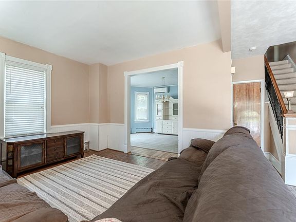 5th image of 621 Broad St