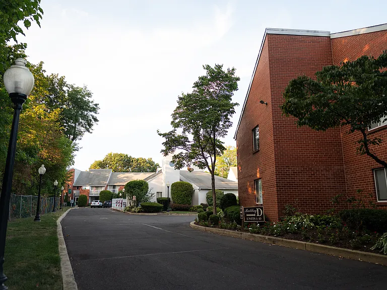Park Place One Apartments — Photo 45