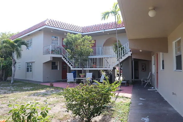 2 bed, 2.0 bath, 1050 sqft, $2,595 — Photo 1