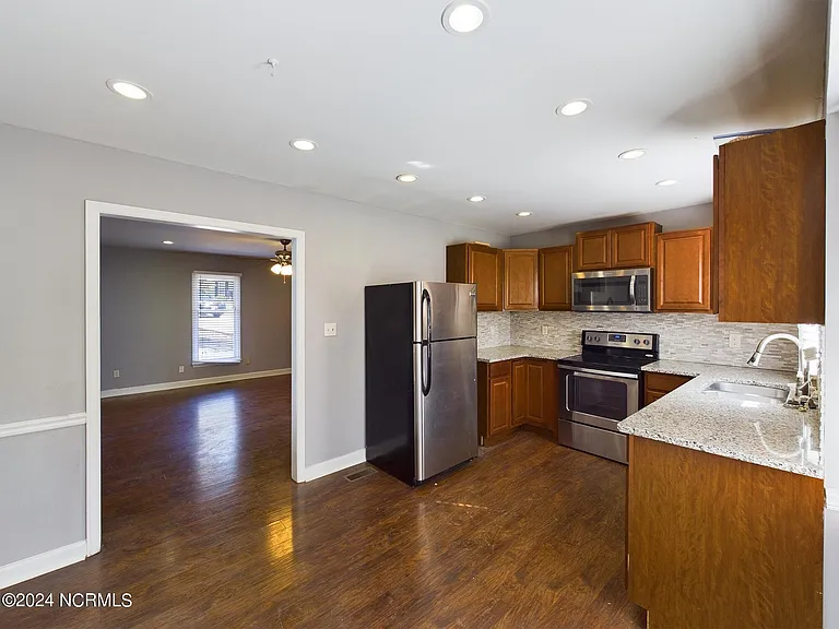3520 Casine Ct — Photo 8