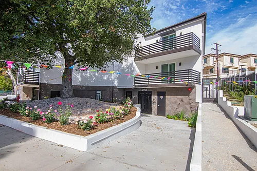 2225 Mira Vista Ave #104 Photo 1