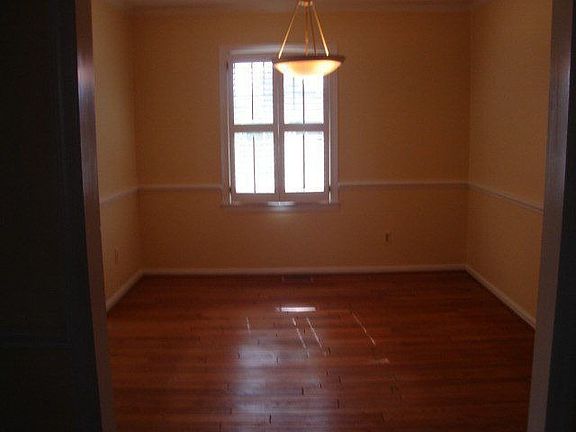 3rd image of 105 Leon Dr