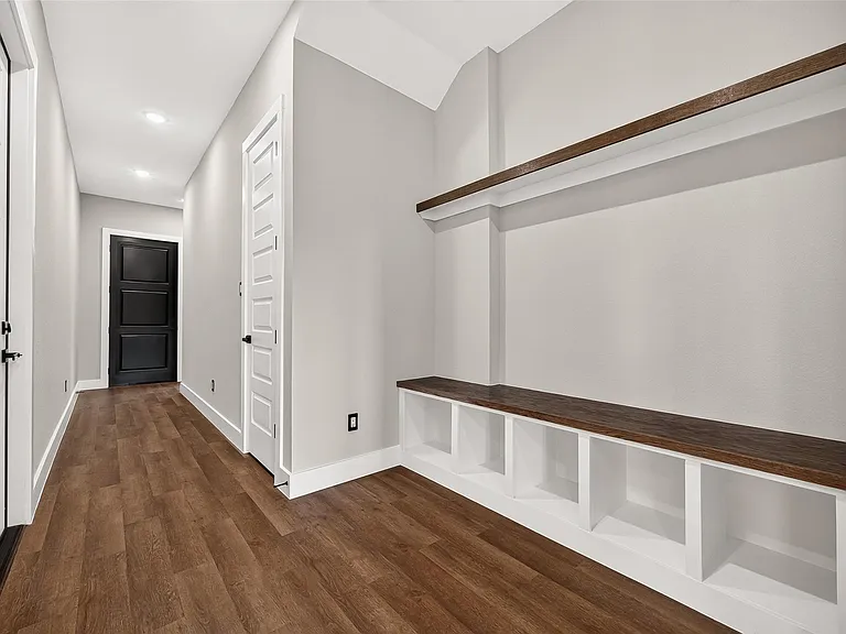703 Carol Lynn Dr #B — Photo 36