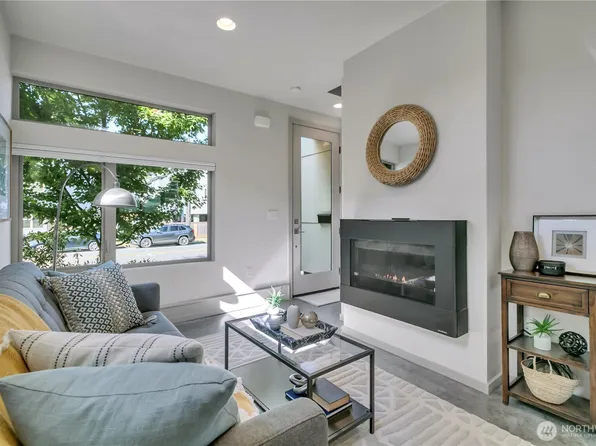 5008 Fauntleroy Way SW #B, Seattle, WA 98136