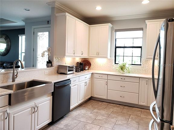 5th image of 11412 Callisia Dr
