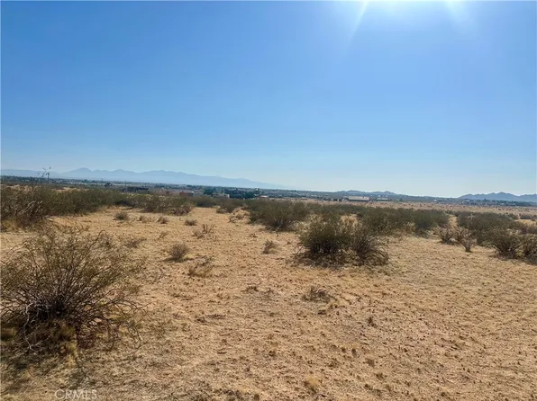 1 Shirwaun Rd, Apple Valley, CA 92307