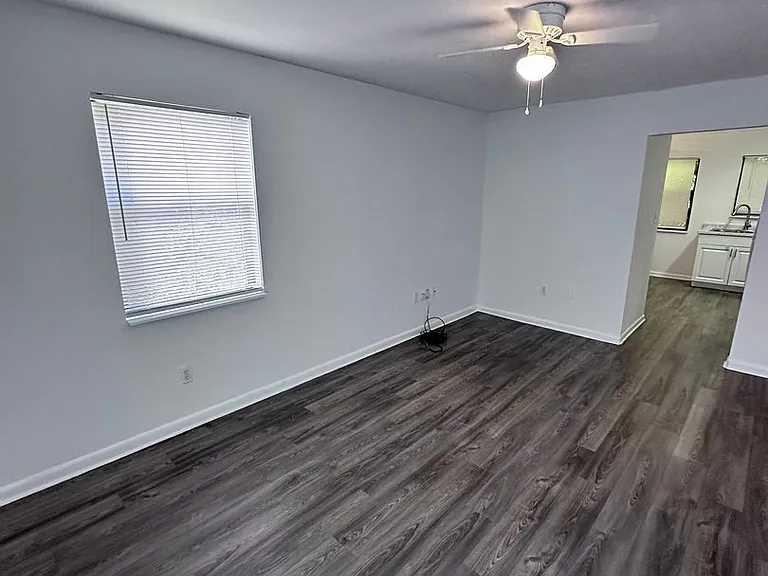 1944 Sunset Pl — Photo 4