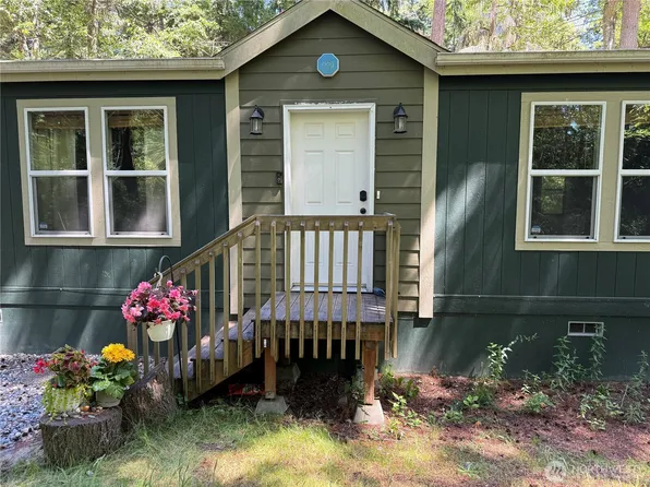 1376 Silver Lake Road, Oak Harbor, WA 98277