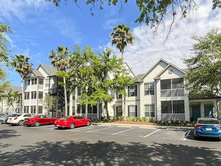 Westwood Reserve Apartments — Photo 26