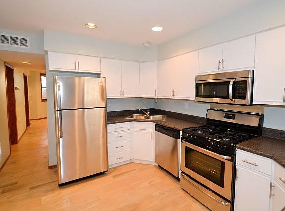 2nd image of 2157 W Cuyler Ave #Garden