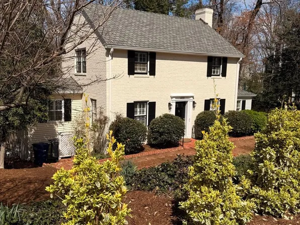 6032 Grove Dr, Alexandria, VA 22307