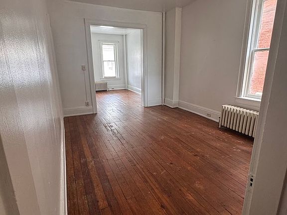 5th image of 710 Pennsylvania Ave Unit 1