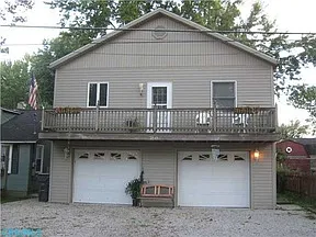3045 Maple Ave NE photo 1