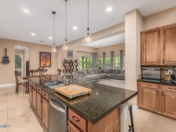 4th image of 3139 E HARWELL Road