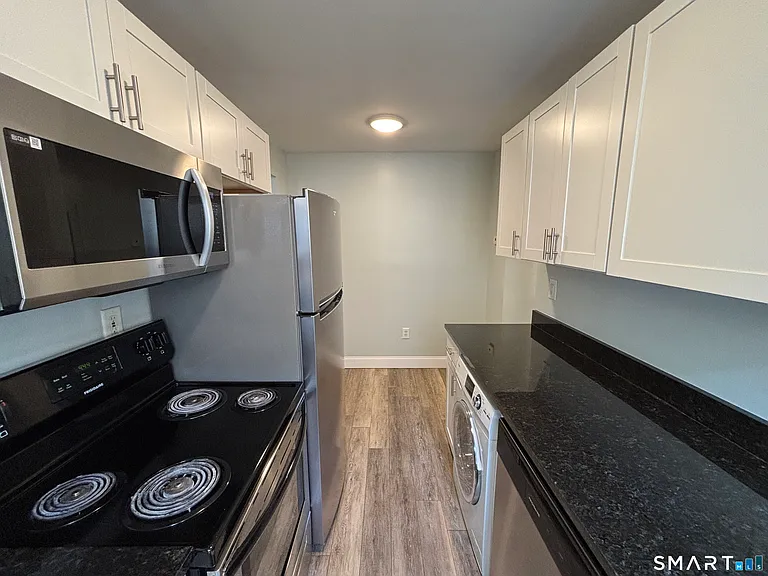 213 Golden Hill St #6F — Photo 9