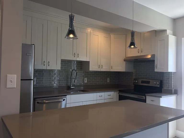 77 Linden St #2 — Photo 3