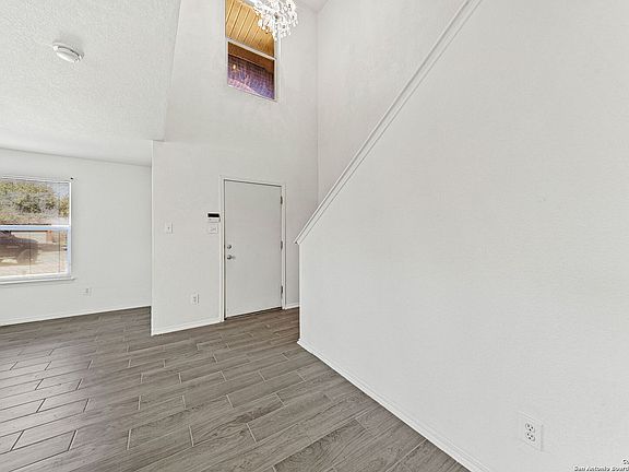 2nd image of 410 Camino Vista