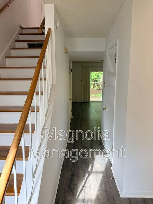 2 bed, 2.0 bath, $925 — Photo 2