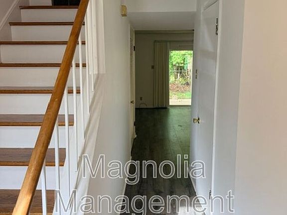 2nd image of 1932 Oxford Rd APT E