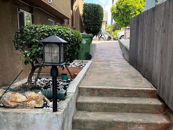 Walkway to front of house