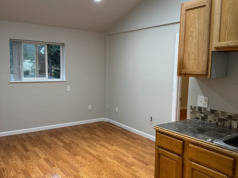 10445 Ainsworth Ave S #B — Photo 2