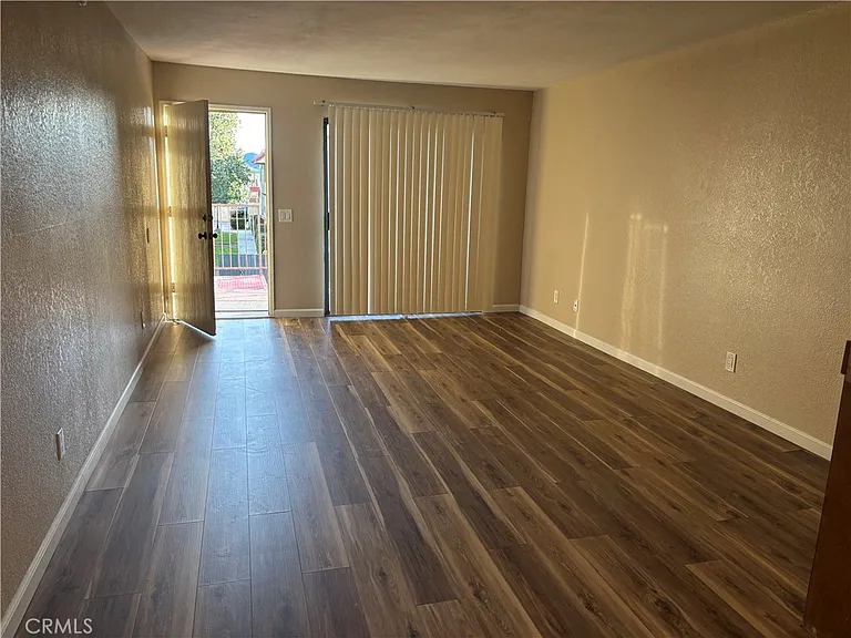 2469 W Acacia Ave — Photo 4