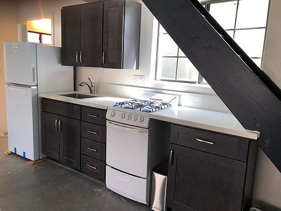 2nd image of 406 N Clementine St #A
