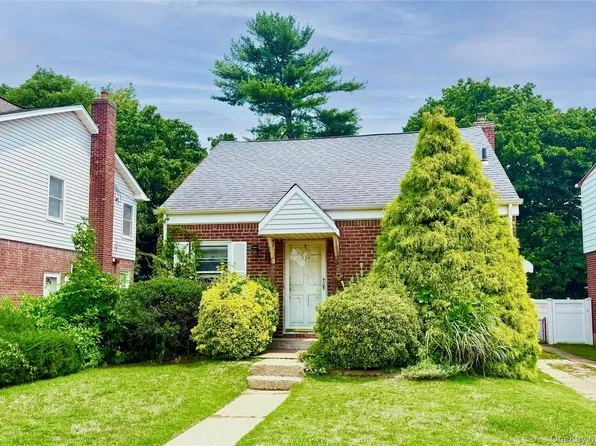 534 Sperry Boulevard, New Hyde Park, NY 11040