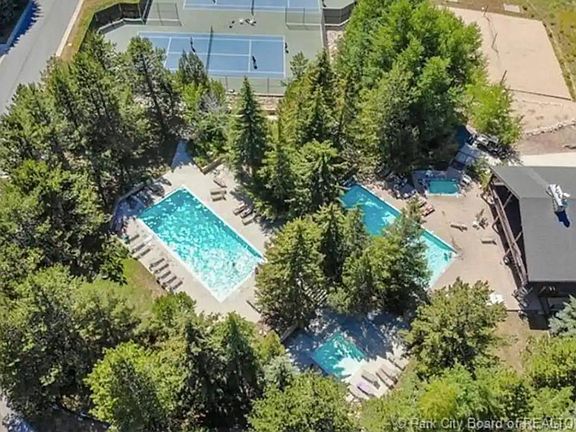 3rd image of 2025 Canyons Resort Dr APT V5