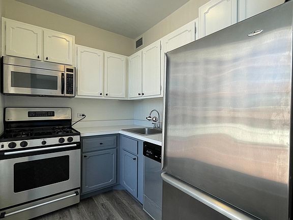 2nd image of 3200 N Lake Shore Dr APT 2305