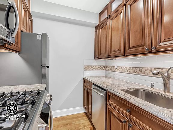 3rd image of 225 E 57th St APT 7R