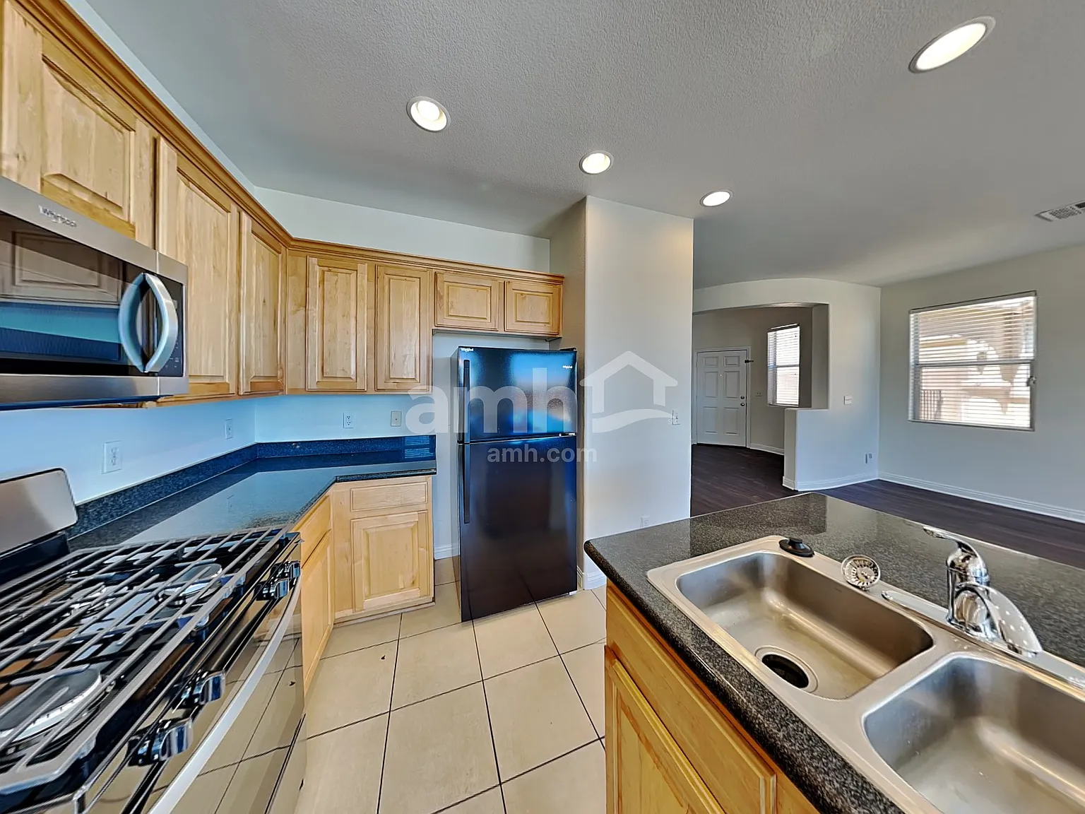 3 bed, 2.5 bath, 1775 sqft, $2,100 — Photo 3