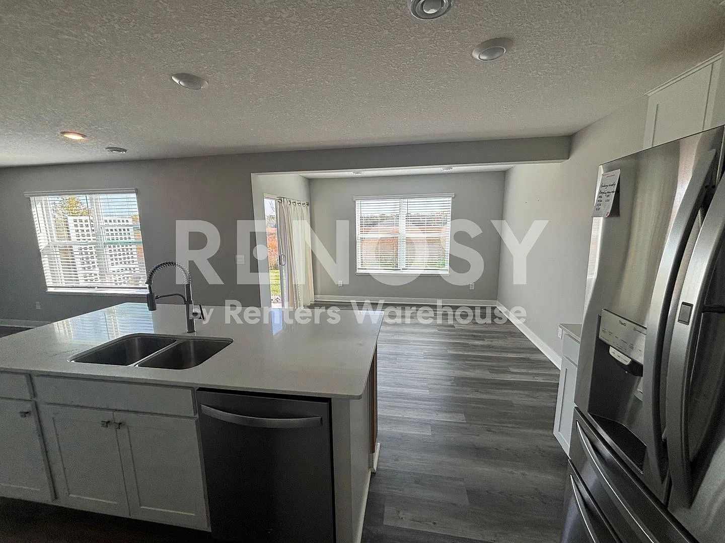 Available Now 4 Bedrooms 3 Bath Townhouse in Rogers — Photo 3