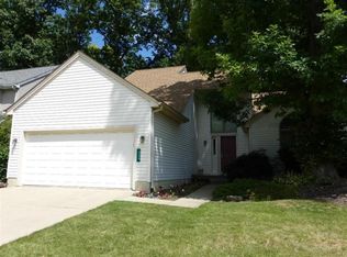 526 Woodland Dr W, Saline, MI 48176