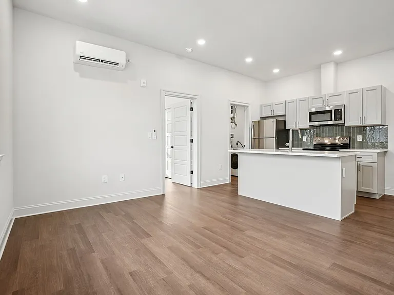 472 Roxborough Ave — Photo 18
