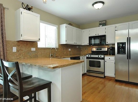 4th image of 4020 Peartree Dr