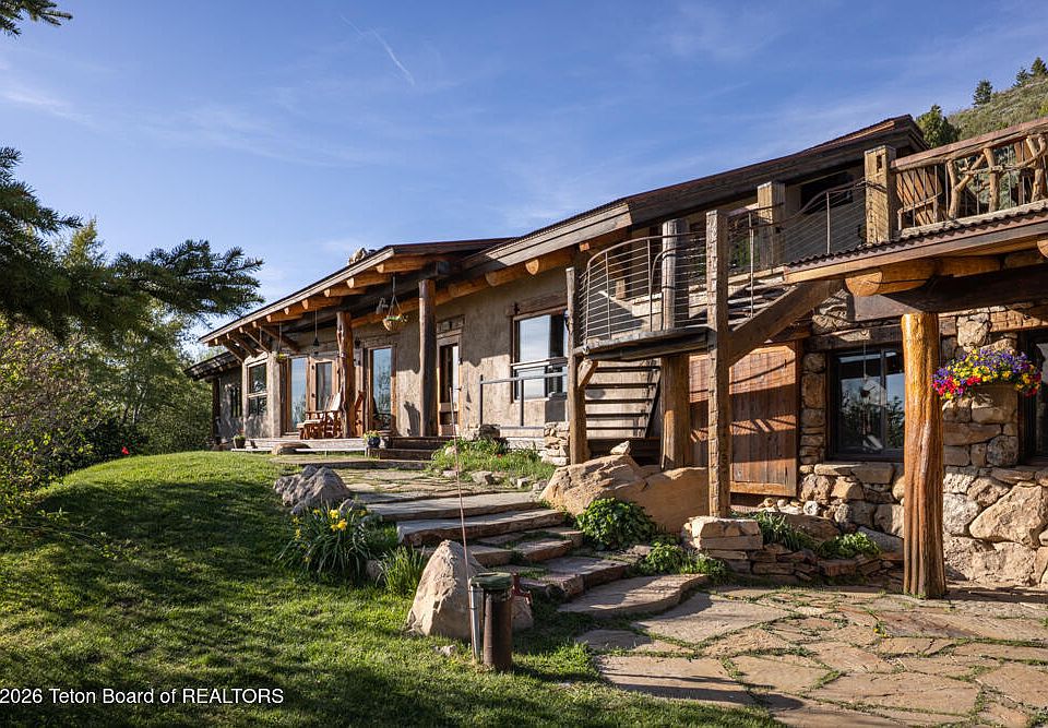1st image of 3011 Canyon Crest Dr