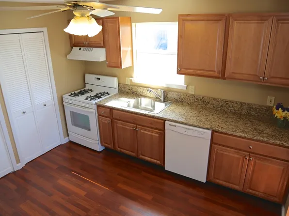 8 Gina Ct #708, East Hanover, NJ 07936