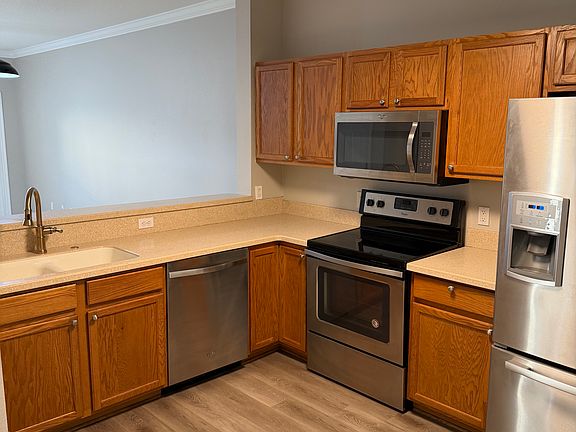 4th image of 875 Southern Creek Dr