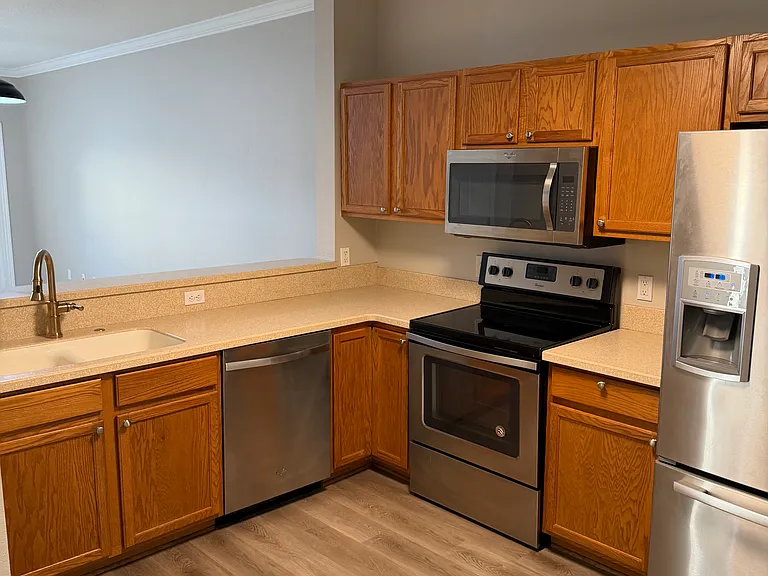 875 Southern Creek Dr — Photo 4