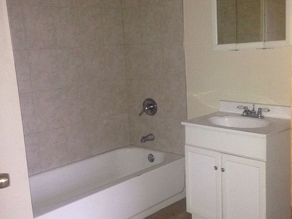 2nd image of 468 W Winneconna Pkwy APT 3