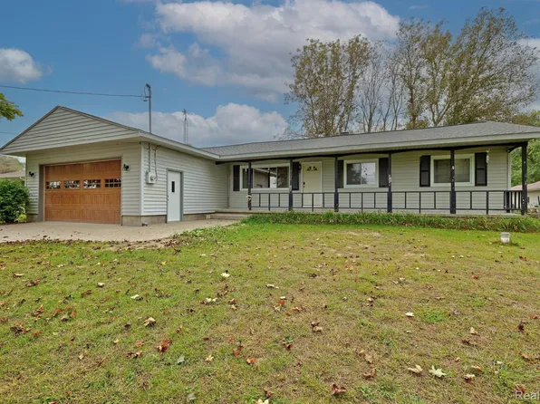 9436 Green Rd, Goodrich, MI 48438