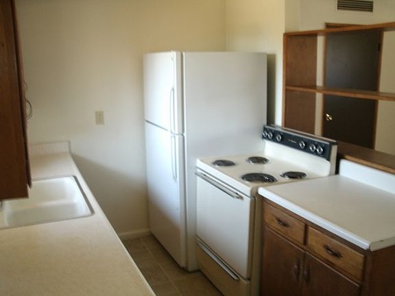 4th image of 3504 E Blacklidge Dr
