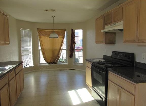 3rd image of 1219 Varacruz Dr