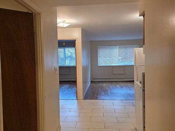 4th image of 3005 Ely Ave