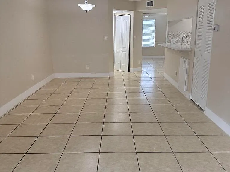 998 Coral Club Dr #998 — Photo 4