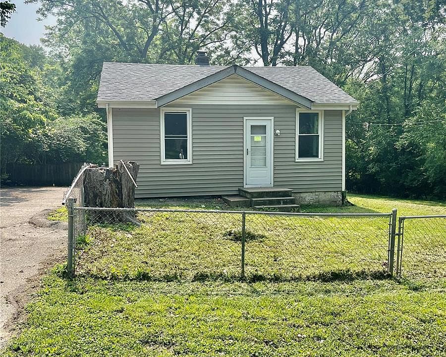 1st image of 2722 Brouster Ave