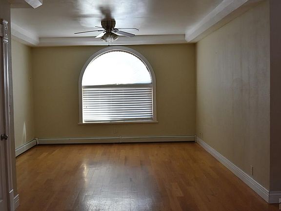 4th image of 1111 E 8th St