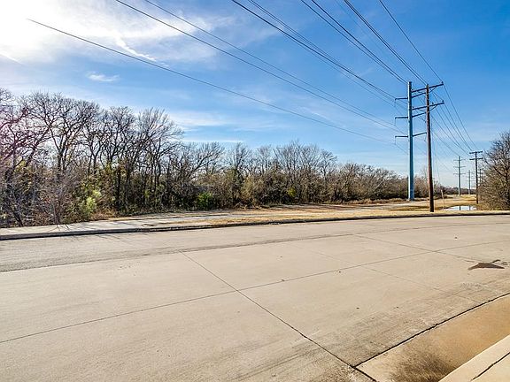 4th image of 8201 Forest Glenn Dr