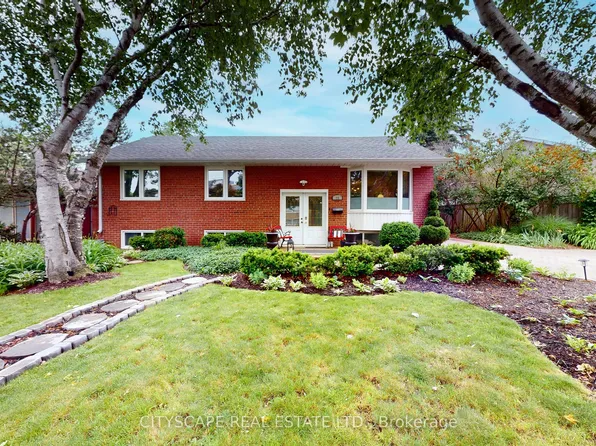 79 Paperbirch Dr, Toronto, ON M3C 2E6